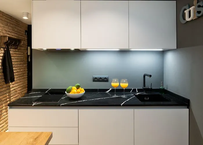 Апартаменти First Line *