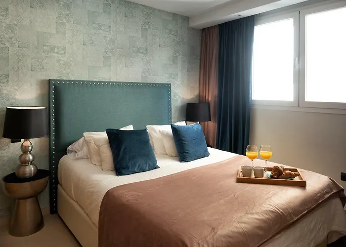 Апартаменти First Line